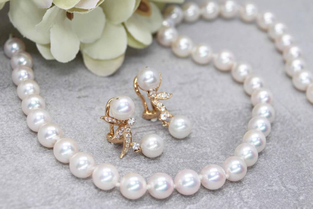 Customised Pearl Set Wedding Jewellery - Pearl Earring and Necklace customised to the wearer with akoya pearl | Lcoal Jewellery in Singapore customised wedding jewellery
